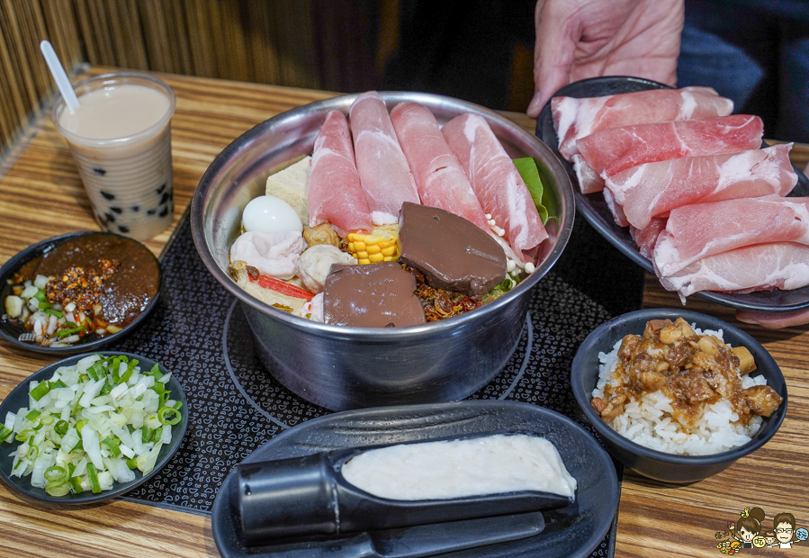 個人鍋 百元鍋物 火鍋 聚餐 約會 吃到飽 高雄美食 學區每食