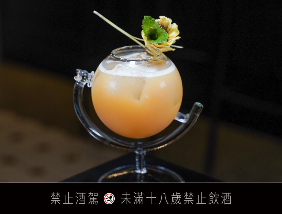 高雄酒吧 高雄酒館 巷弄酒吧 高雄推薦 必訪 網美 南洋風格 放鬆 小酌 聚餐 約會 包場 慶生