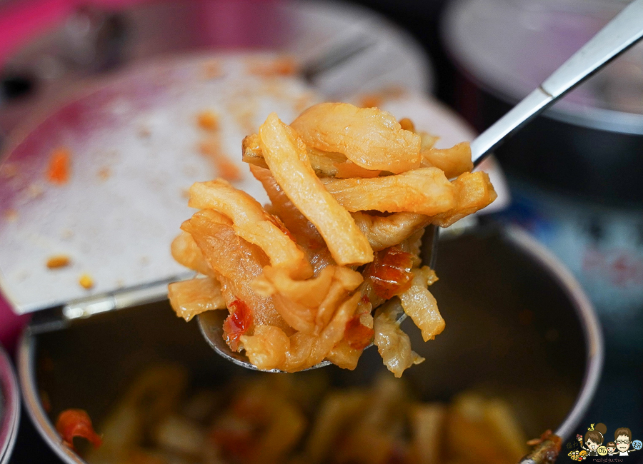 左營麵食 牛肉麵 眷村 真鶴牛肉麵 老店 老字號 必追 必吃 傳承 古早味 懷舊 炒飯 牛肉 麵食