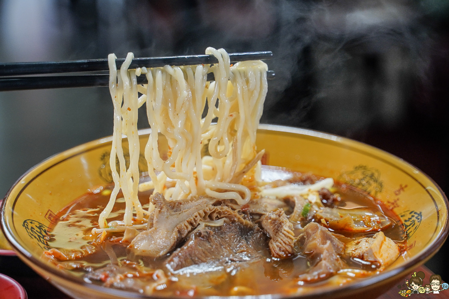 左營麵食 牛肉麵 眷村 真鶴牛肉麵 老店 老字號 必追 必吃 傳承 古早味 懷舊 炒飯 牛肉 麵食