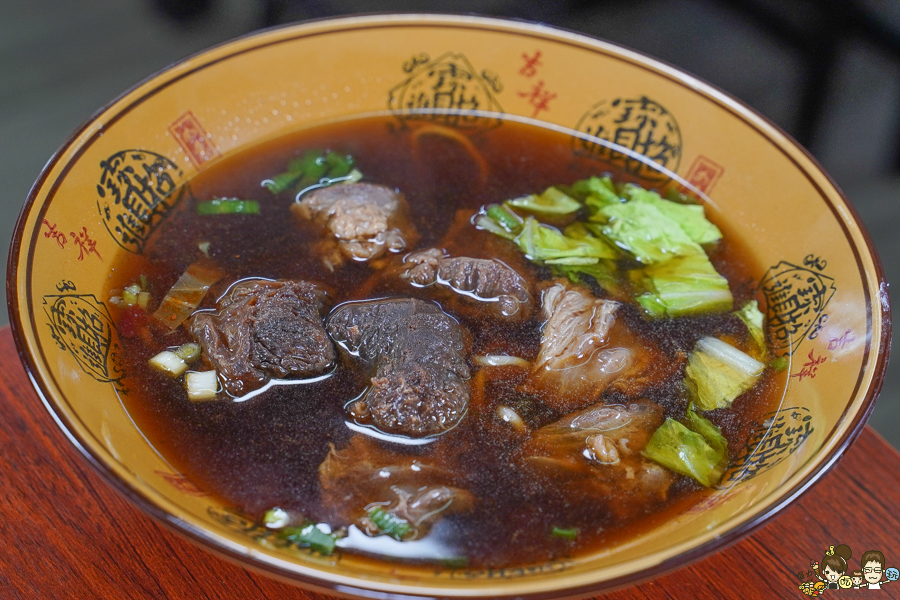 左營麵食 牛肉麵 眷村 真鶴牛肉麵 老店 老字號 必追 必吃 傳承 古早味 懷舊 炒飯 牛肉 麵食