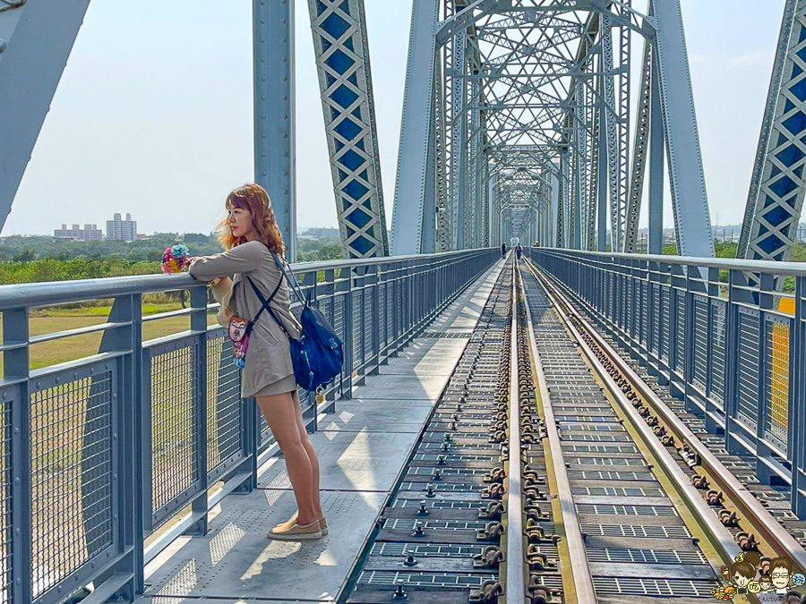 屏東旅遊 花海 限定 旅遊 波斯菊 屏東 舊鐵道 舊鐵橋 下淡水溪鐵橋