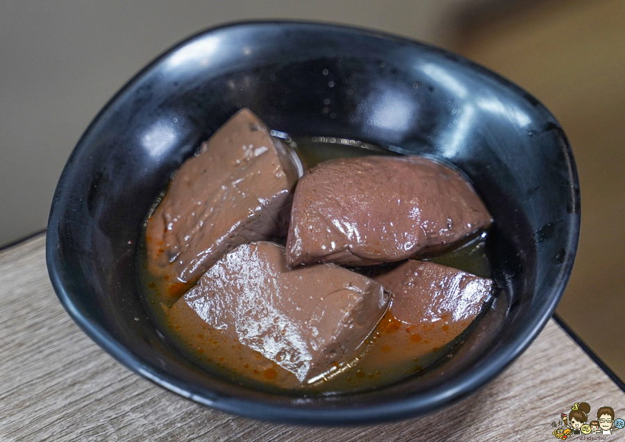 高雄美食 高雄火鍋 鍋物 百元火鍋 百元鍋物 麻辣鍋 養生鍋 素食鍋 高雄必吃 老字號 獨門 獨家 特製 獨特 必追