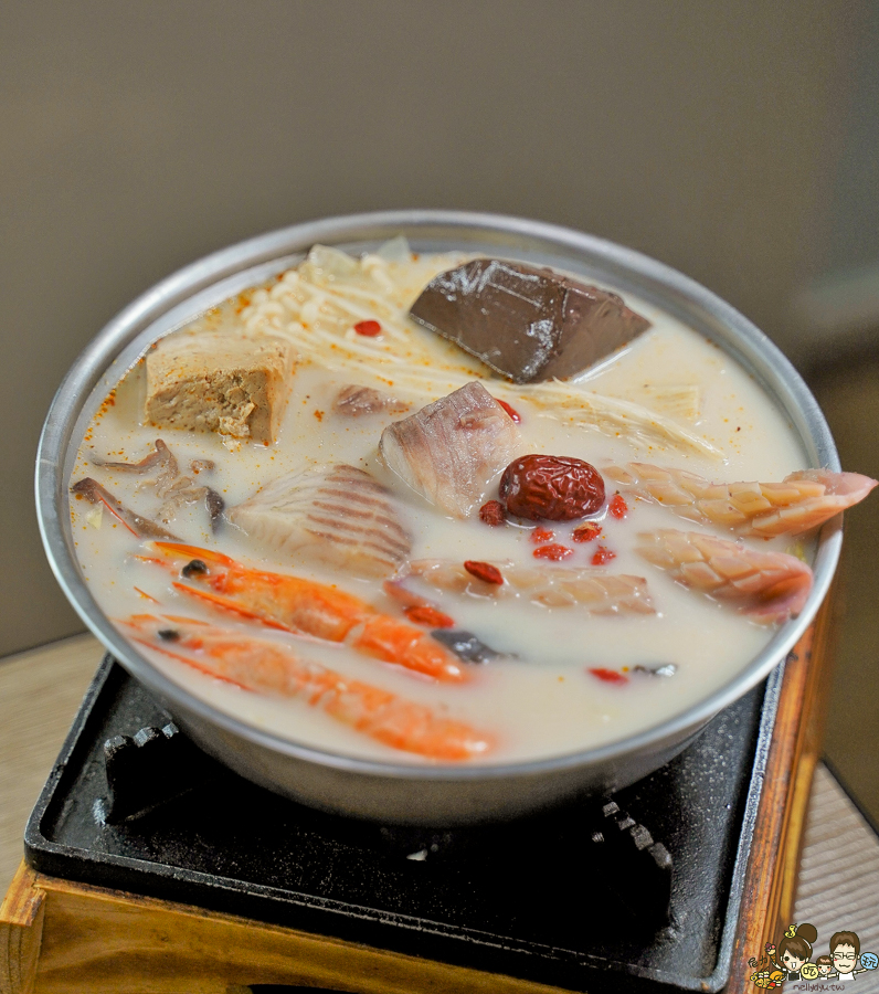 高雄美食 高雄火鍋 鍋物 百元火鍋 百元鍋物 麻辣鍋 養生鍋 素食鍋 高雄必吃 老字號 獨門 獨家 特製 獨特 必追