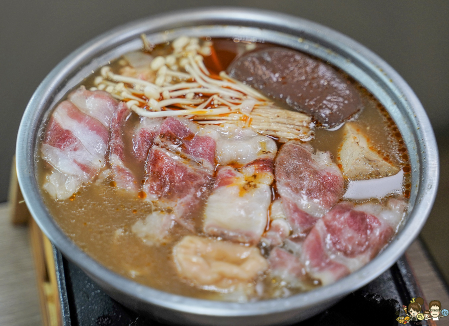 高雄美食 高雄火鍋 鍋物 百元火鍋 百元鍋物 麻辣鍋 養生鍋 素食鍋 高雄必吃 老字號 獨門 獨家 特製 獨特 必追