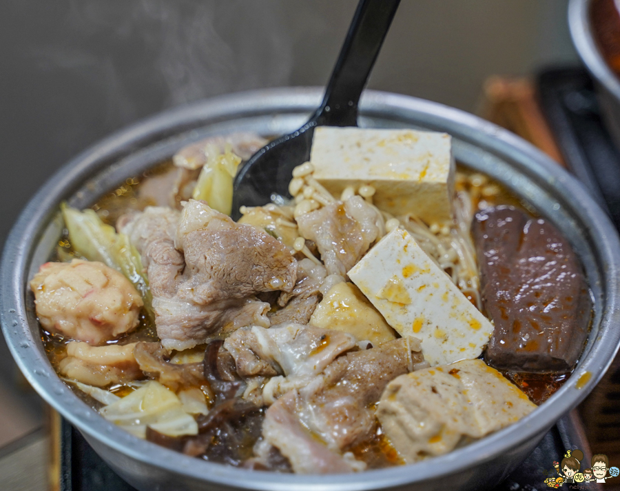 高雄美食 高雄火鍋 鍋物 百元火鍋 百元鍋物 麻辣鍋 養生鍋 素食鍋 高雄必吃 老字號 獨門 獨家 特製 獨特 必追