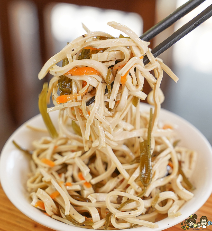 高雄麵食 滷味 高雄必吃 王哥陽春麵 麵館 經典 手工麵 日曬麵 好吃 必吃 樸實 懷舊 高雄人氣麵館