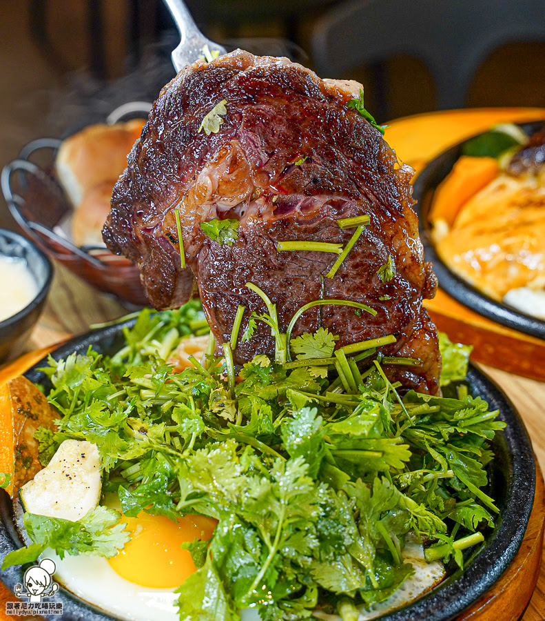 牛排 排餐 鐵板牛排 鐵板美食 鐵板麵 雞排 牛排 豬排 高雄美食 鹽埕美食