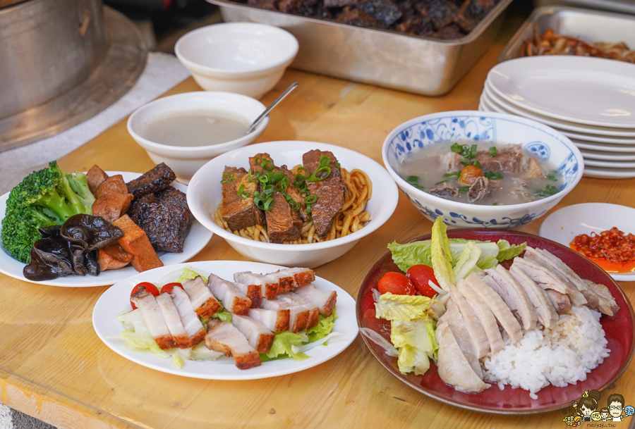  臺灣麵 雞飯 招牌牛肉拌麵、脆皮火腩、台灣海南雞飯、懷舊梅菜肉燥飯 高雄美食 苓雅市場 美食 必追 乾拌麵 好吃 燒肉