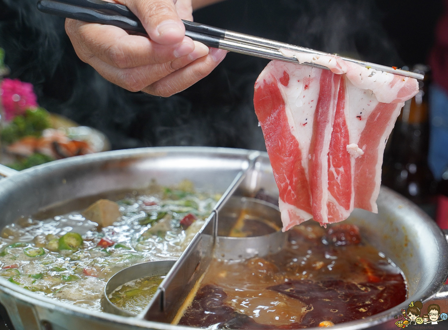 高雄新店開幕 麻辣火鍋 青花驕 王品 火鍋 麻辣 鴛鴦鍋 聚餐 高雄美食 聚餐 包廂 排隊 宵夜 晚餐 巨蛋商圈 美食