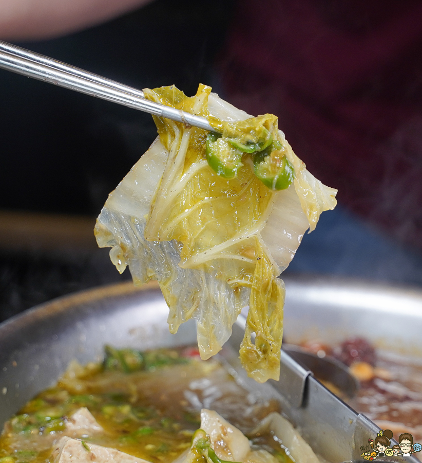 高雄新店開幕 麻辣火鍋 青花驕 王品 火鍋 麻辣 鴛鴦鍋 聚餐 高雄美食 聚餐 包廂 排隊 宵夜 晚餐 巨蛋商圈 美食