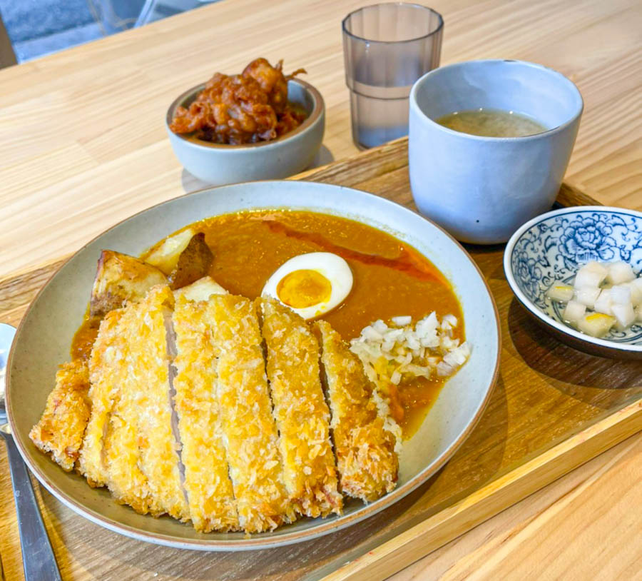 高雄好吃咖哩推薦 咖哩 炸物 日系 美食 巷弄 高雄聚餐 巷弄美食 巨蛋商圈 