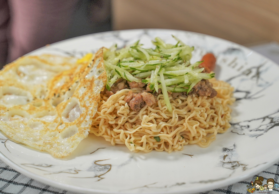 鳳山美食 五甲 早午餐 拼盤 美食 鍋燒麵 炸物 吐司 美味