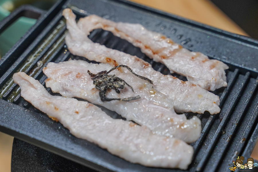 首創 榴槤炸豬排 三筋 好吃 創意 烤肉 燒肉 定食 好吃 平價 美味 北高雄 高雄美食 高雄聚餐 親子聚餐