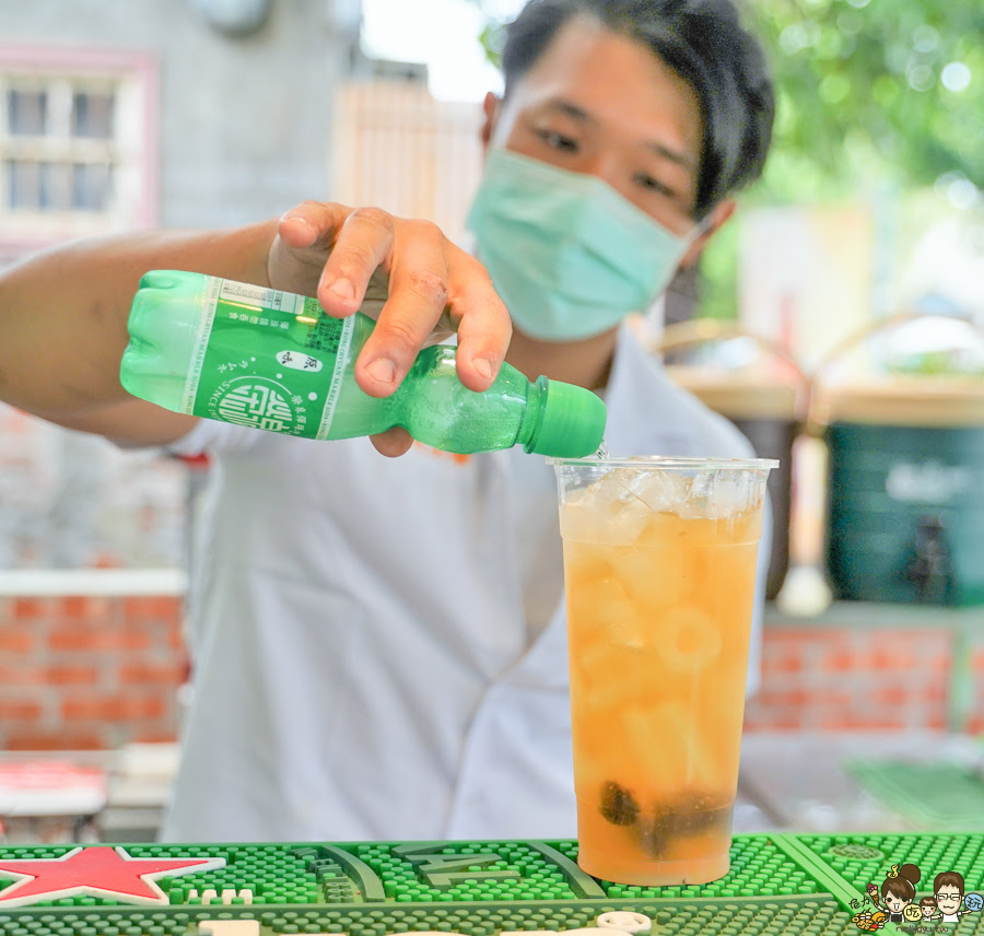 勝利星村 全台首創 長不大小學 懷舊 古早味 涼水攤 免費 好玩 換裝 學生制服 
