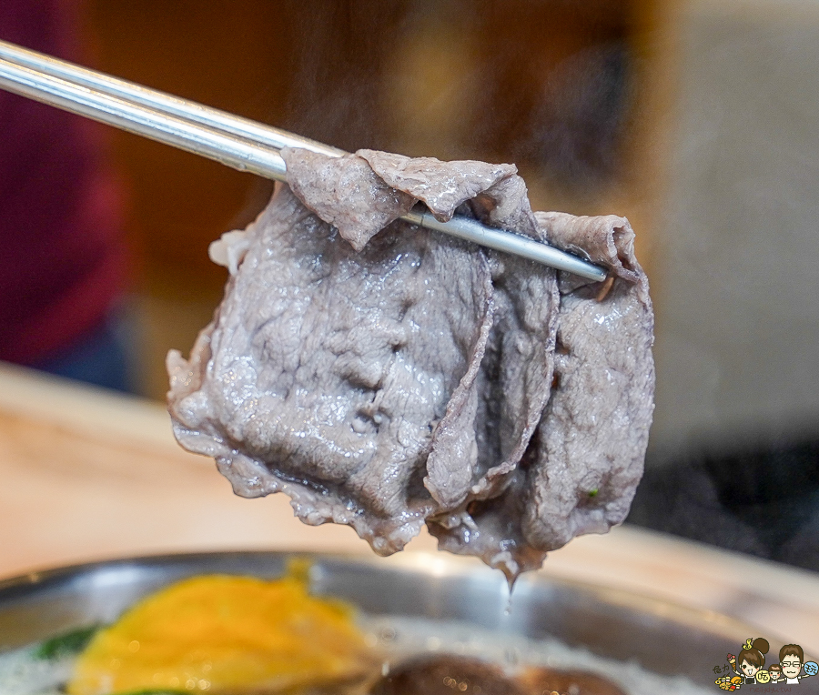 嗑肉石鍋文中店 高雄火鍋 美食推薦 鍋物 吃鍋 聚餐 約會 肉肉 瀑布 網美