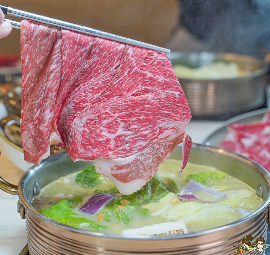 嗑肉石鍋文中店 高雄火鍋 美食推薦 鍋物 吃鍋 聚餐 約會 肉肉 瀑布 網美