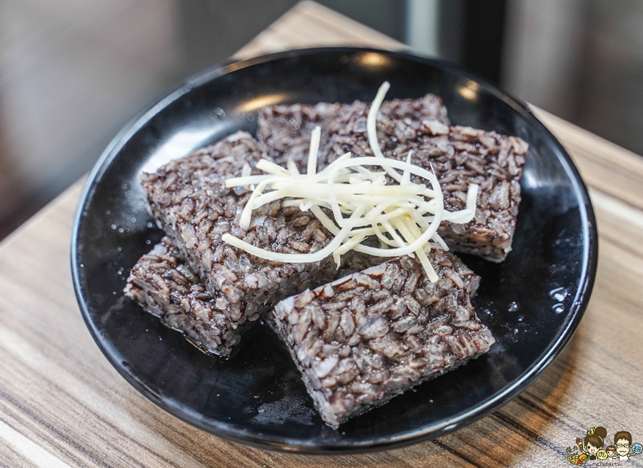 老爺美食館 焦糖燻鴨 鴨肉 麵線 麵食 銅板美食 高雄必吃 老店 老爺美食館-鼎山店