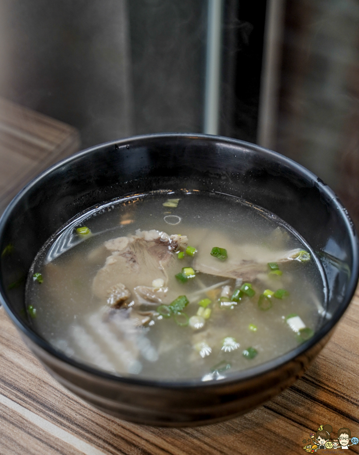 老爺美食館 焦糖燻鴨 鴨肉 麵線 麵食 銅板美食 高雄必吃 老店 老爺美食館-鼎山店