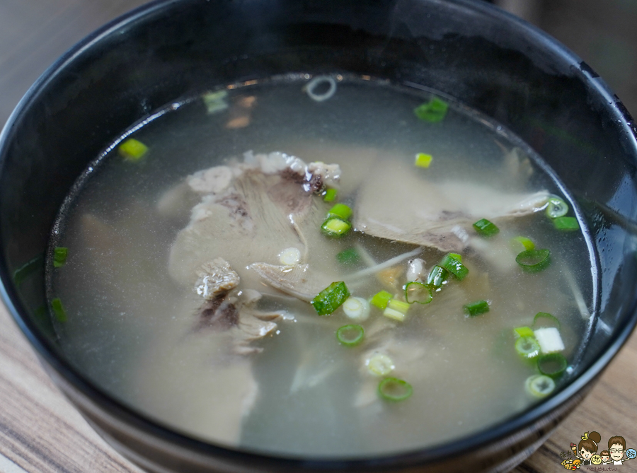 老爺美食館 焦糖燻鴨 鴨肉 麵線 麵食 銅板美食 高雄必吃 老店 老爺美食館-鼎山店