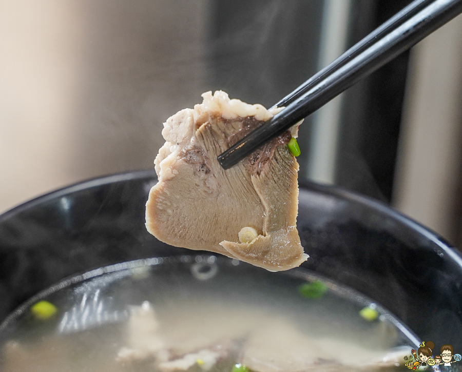 老爺美食館 焦糖燻鴨 鴨肉 麵線 麵食 銅板美食 高雄必吃 老店 老爺美食館-鼎山店