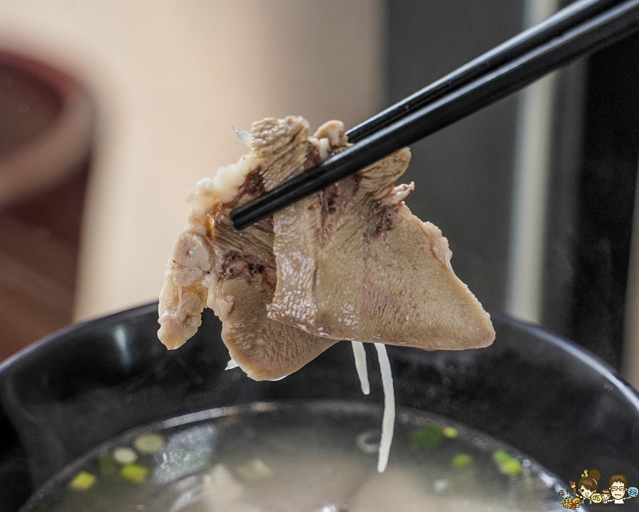 老爺美食館 焦糖燻鴨 鴨肉 麵線 麵食 銅板美食 高雄必吃 老店 老爺美食館-鼎山店