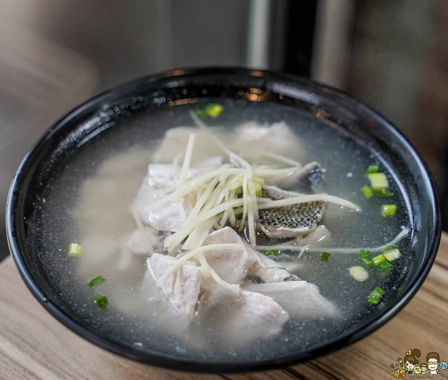 老爺美食館 焦糖燻鴨 鴨肉 麵線 麵食 銅板美食 高雄必吃 老店 老爺美食館-鼎山店