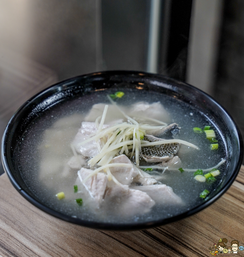 老爺美食館 焦糖燻鴨 鴨肉 麵線 麵食 銅板美食 高雄必吃 老店 老爺美食館-鼎山店