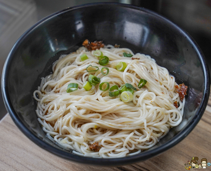 老爺美食館 焦糖燻鴨 鴨肉 麵線 麵食 銅板美食 高雄必吃 老店 老爺美食館-鼎山店