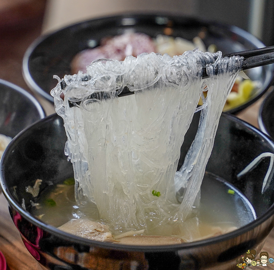 老爺美食館 焦糖燻鴨 鴨肉 麵線 麵食 銅板美食 高雄必吃 老店 老爺美食館-鼎山店