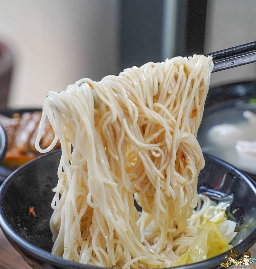 老爺美食館 焦糖燻鴨 鴨肉 麵線 麵食 銅板美食 高雄必吃 老店 老爺美食館-鼎山店