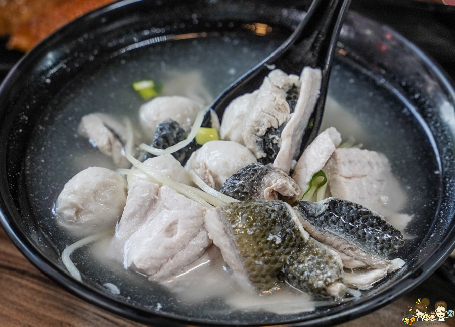 老爺美食館 焦糖燻鴨 鴨肉 麵線 麵食 銅板美食 高雄必吃 老店 老爺美食館-鼎山店