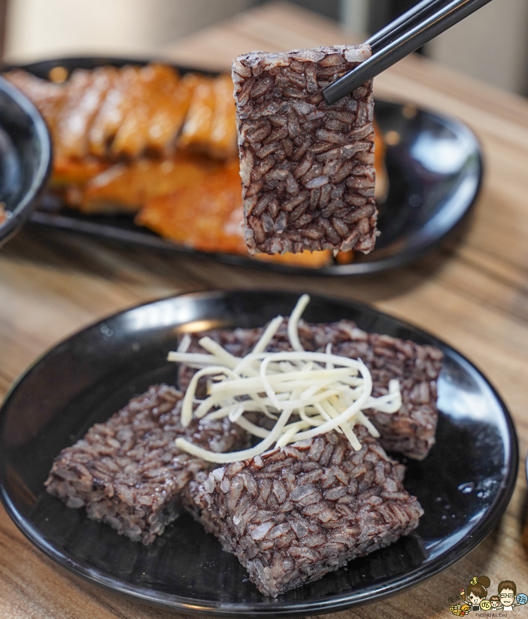 老爺美食館 焦糖燻鴨 鴨肉 麵線 麵食 銅板美食 高雄必吃 老店 老爺美食館-鼎山店