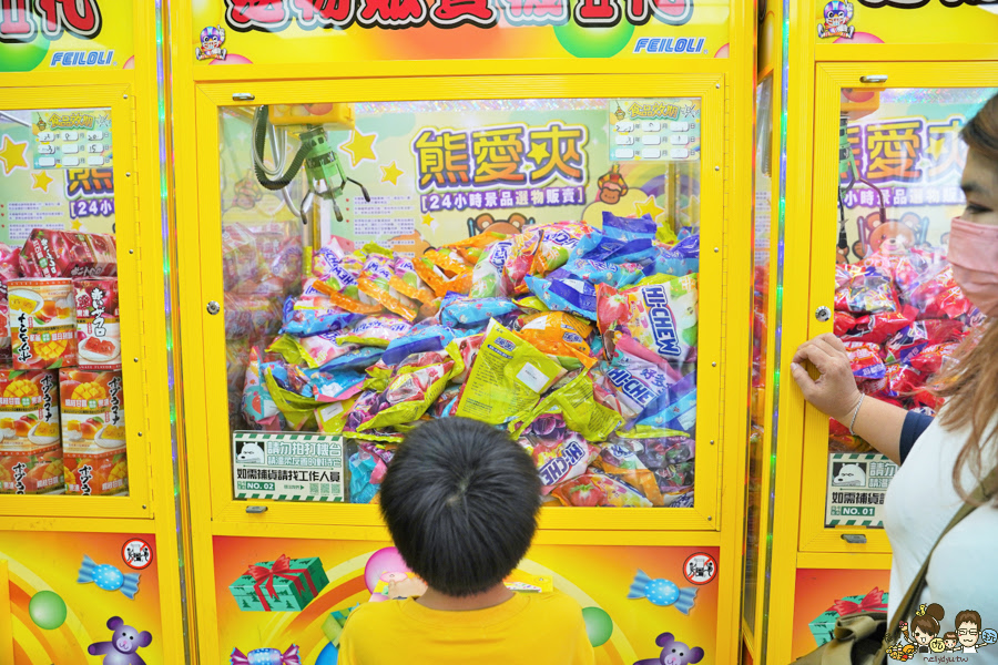 熊愛夾 零食 餅乾 夾零食 娃娃機 嘉義旅遊 嘉義好玩 親子 遊戲 互動 