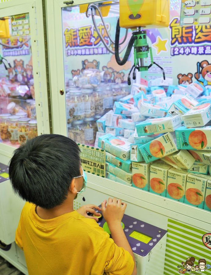 熊愛夾 零食 餅乾 夾零食 娃娃機 嘉義旅遊 嘉義好玩 親子 遊戲 互動 