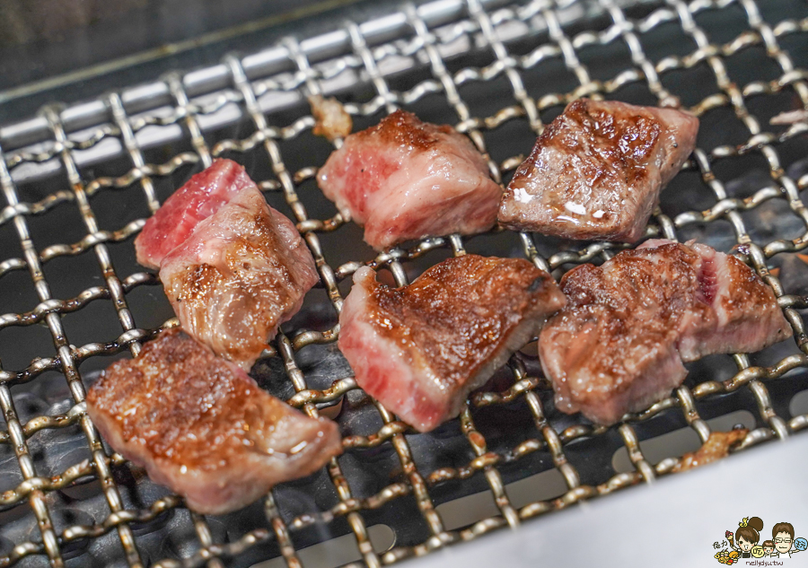 高雄慶生 紀念日 約會 慶祝 包廂 吃燒肉 燒肉推薦 癮燒 和牛 頂級 好吃 生日送