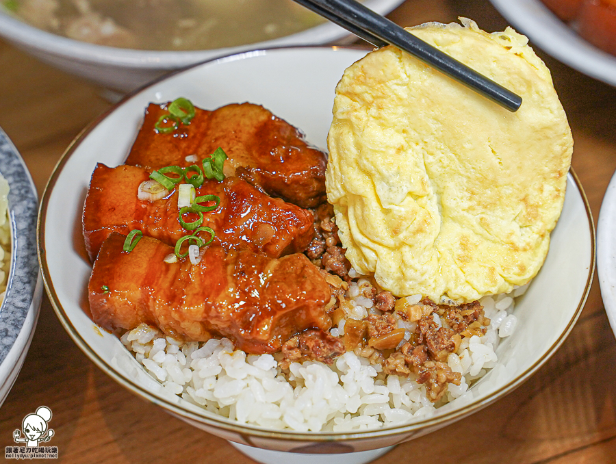 高雄巷弄美食 小丸家 魚丸 上海紅燒肉 照燒雞腿 咖哩飯 文化中心 隱藏版 庶民美食