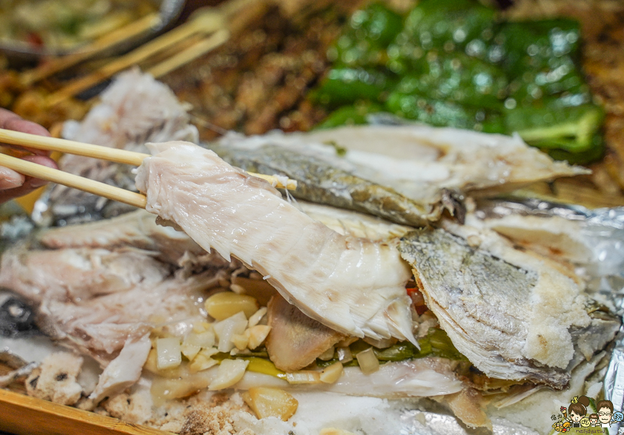 高雄宵夜美食 烤魚 麻辣烤魚 鱸魚 美食 烤串串 串串 燒烤 特色 刷嘴 聚餐推薦