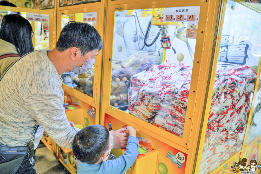 沙發馬鈴薯樂園、鳳山青年旗艦店、娃娃機複合式主題樂園、高雄鳳山半日遊、高雄一日遊推薦、高雄鳳山親子主題館、高雄景點、零食娃娃機、親子首選