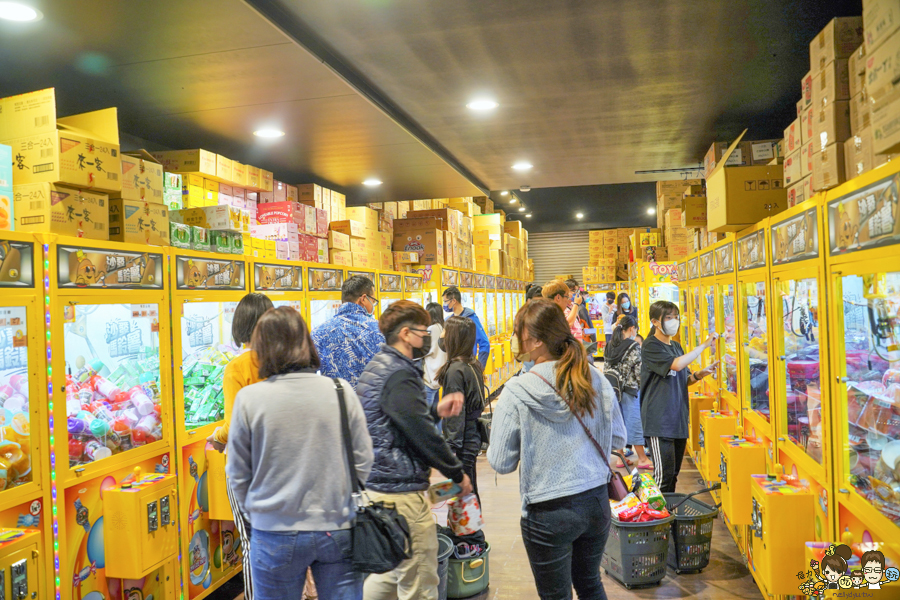 沙發馬鈴薯樂園、鳳山青年旗艦店、娃娃機複合式主題樂園、高雄鳳山半日遊、高雄一日遊推薦、高雄鳳山親子主題館、高雄景點、零食娃娃機、親子首選