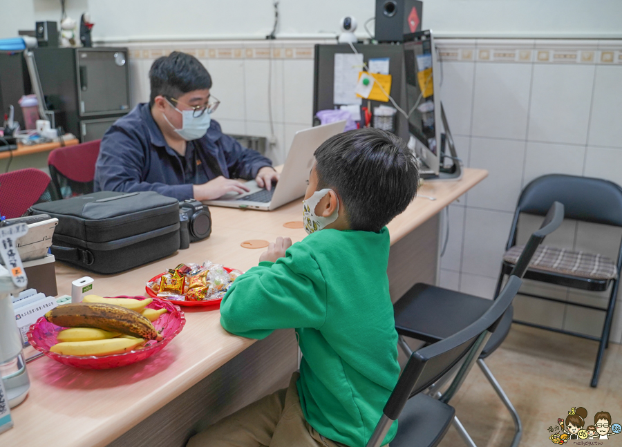 大三元 證件照 大頭照 護照 高雄證件推薦 形象照 團隊 畢業照 團體照 