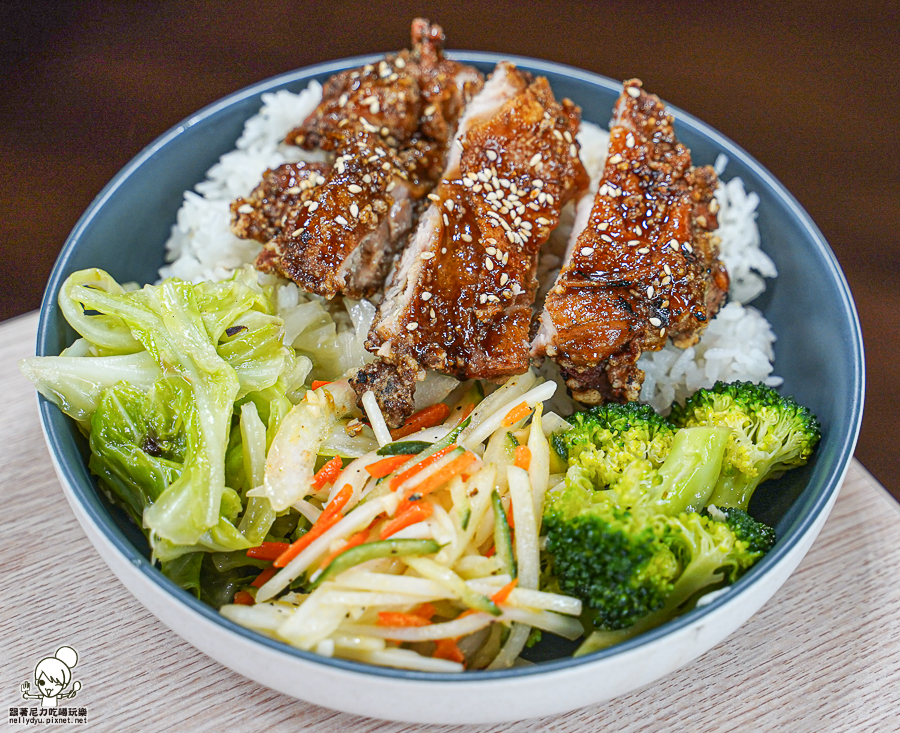 小歐圓 手打漢堡排 炭火美食 炭燒 炙燒 聚餐 約會 銅板美食 苓雅市場