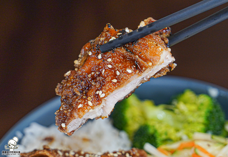 小歐圓 手打漢堡排 炭火美食 炭燒 炙燒 聚餐 約會 銅板美食 苓雅市場