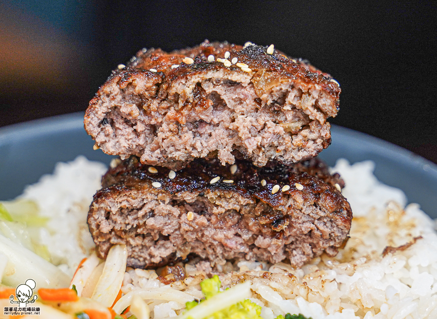 小歐圓 手打漢堡排 炭火美食 炭燒 炙燒 聚餐 約會 銅板美食 苓雅市場