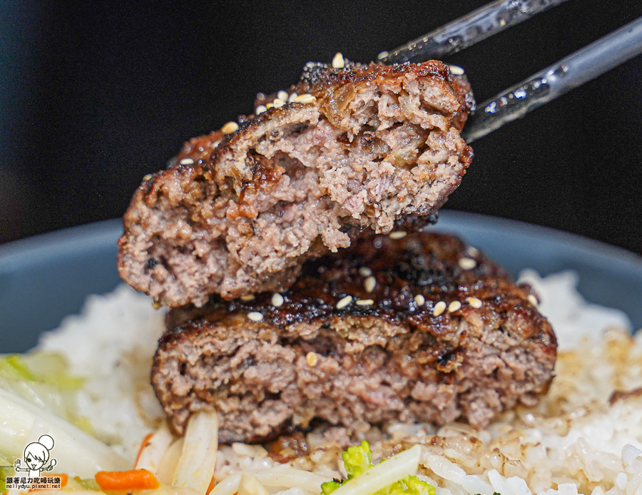 小歐圓 手打漢堡排 炭火美食 炭燒 炙燒 聚餐 約會 銅板美食 苓雅市場