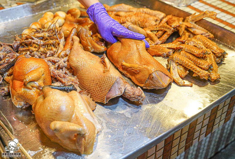 正忠市場 阿鴻煙燻滷味 老滷汁 滷味 市場美食 老字號 傳承 三代 必吃 過年過節 拜拜 傳統美食 宅配 配送 好吃 團購 公家機關