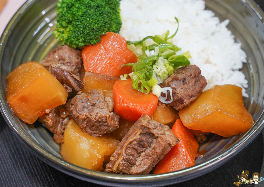 仁武美食 瑞克夜宵 宵夜 美食 牛排 原塊肉 特色 隱藏版 祖傳 在地 金門炒泡麵 