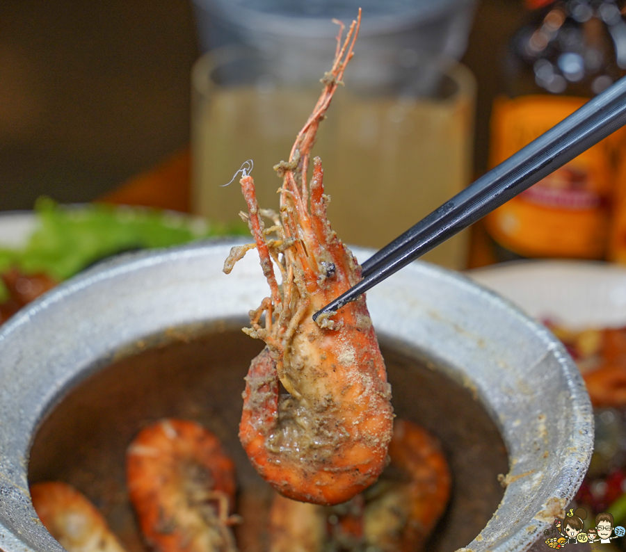 台中旅遊 台中美食 泰國蝦 蝦料理 聚餐 親子 聚會 慶生 鴻龍宴 好吃 新鮮 活撈 全蝦宴席 包廂