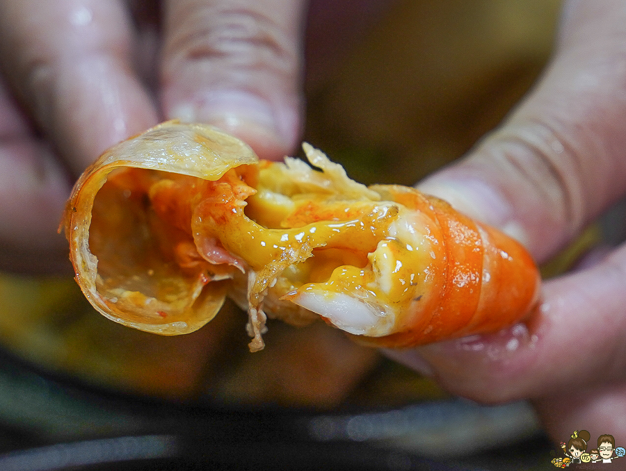 台中旅遊 台中美食 泰國蝦 蝦料理 聚餐 親子 聚會 慶生 鴻龍宴 好吃 新鮮 活撈 全蝦宴席 包廂