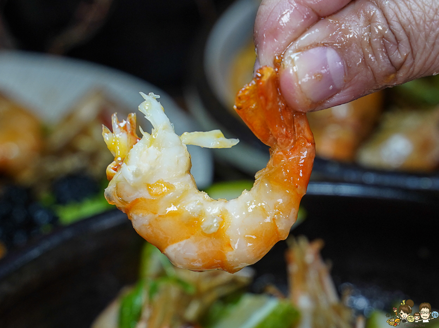 台中旅遊 台中美食 泰國蝦 蝦料理 聚餐 親子 聚會 慶生 鴻龍宴 好吃 新鮮 活撈 全蝦宴席 包廂